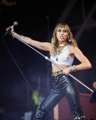 Miley cyrus fellép a glastonbury fesztiválon 2019