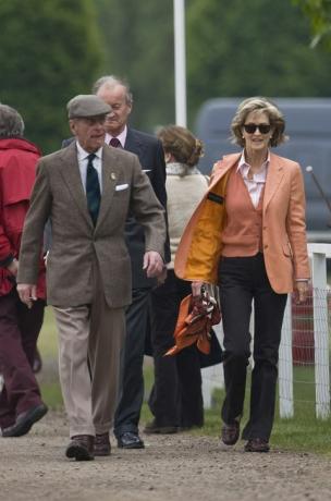 Windsor, Anglia május 14 -én Phillip herceg, edinburgh -i herceg Brabourne hölggyel érkezik, hogy megnézze a lovaglást mozgáskorlátozott osztály a windosr lókiállítás második napján, 2009. május 14 -én, Windsorban, Angliában, fotó: Marco secchigetty képek
