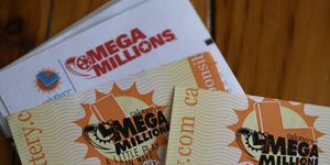 san anselmo, kalifornia augusztus 01. ezen a fotóillusztráción a mega milliós lottó 2023. augusztus 1-én jelenik meg a kaliforniai san anselmóban, a mega milliós lottó A jackpot 11 milliárd dollárra nőtt a keddi sorsoláson, amelyben a játékosoknak 1 a 3026 millióhoz az esélyük, hogy megnyerjék a Justin Sullivangetty által készített fotóillusztrációt. képeket