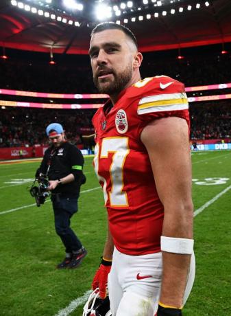 travis kelce játéka közben