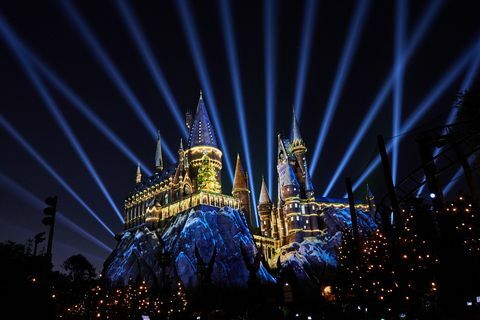 17-29266 HOL17PR ünnepi fotózás, A karácsonyi varázslat a Roxfortban ™, a Harry Potter varázslóvilága - Hogsmeade, WWHM, HM, A STRONGARM projekt, a Harry Potter varázslóvilága, WWHP, WWoHP, a Universal's Kaland-szigetek, IOA, Universal Orlando Resort, UOR, UO