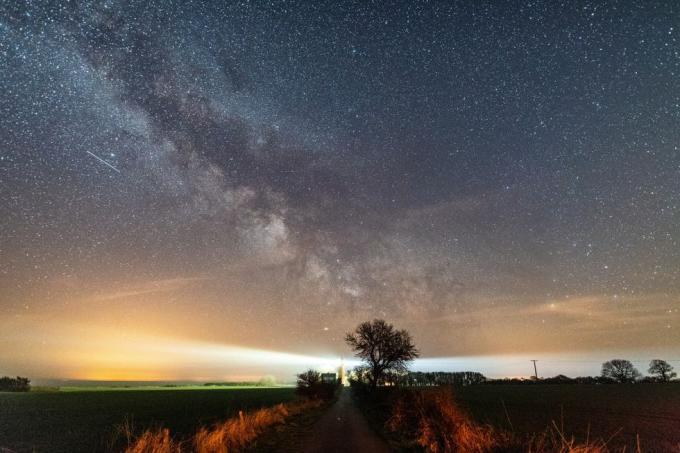 2018. április 20., Németország, burg auf fehmarn az éves áprilisi lírák meteorzáporok megvilágítják az éjszakai eget, és láthatóvá teszik a repülőgépeket, bolygókat és csillagokat szabad szemmel idén, az áprilisi dalszövegek április 14. és 26. között jelennek meg képeket