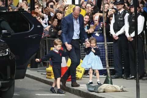 George herceg és Charlotte hercegnő megérkezett a kórházba testvérükkel találkozni