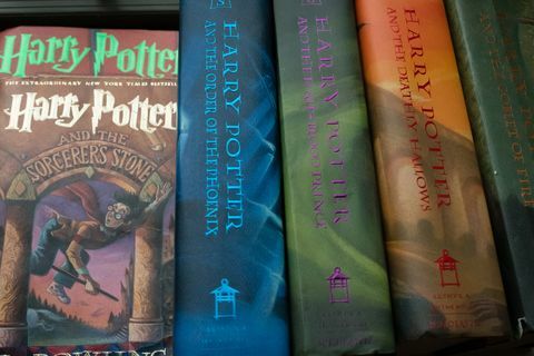 A Harry Potter-könyvek gyűjteménye a DC-ben, Caitlin Moore otthonában található.