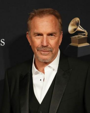 Beverly Hills, Kalifornia 04. február, csak szerkesztői használatra kevin costner részt vesz a pre grammy gálán Grammy üdvözlet az iparág ikonjai előtt Julie Greenwald Craig Kallman tiszteletére a Beverly hiltonban 2023. február 4-én, Beverly Hillsben, Kaliforniában, fotó: jeff kravitzfilmmagic