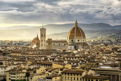 gyönyörű naplemente városkép kilátással a santa maria nouvelle duomo-ra és Firenze városára az olasz toszkánában