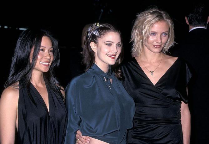 Lucy liu színésznő, Draw Barrymore színésznő és Cameron Diaz színésznő részt vesz a charlies angels hollywoodi premierjén októberben 2000. 22. a manns kínai színházban, hollywoodi kaliforniai fotó: ron galella, ltdron galella gyűjtemény a getty images segítségével