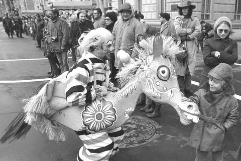 bohóc bohócok a fiatalok számára a Macy's hálaadás napi felvonulásán 1971-ben