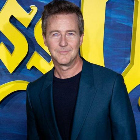 edward Norton amerikai színész részt vesz a puñales por la espalda el misterio de üveghagyma premierjén a callao mozikban 2022. október 19-én Madridban, Spanyolországban Fotó: pablo cuadrawireimage