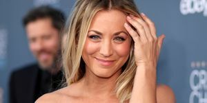 A légiutas-kísérő sztárja és az „ősrobbanás elmélete” színésznő, Kaley Cuoco