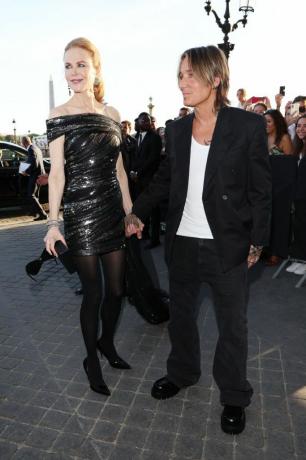 Párizs, Franciaország július 06. nicole kidman és keith urban 2022. július 06-án érkezik a hotel de la Marine-be Párizsban, Franciaországban fotó: jacopo m raulegetty images for balenciaga