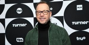 Pasadena, február 11. Donnie wahlberg pózol a zöld szobában a tca turner téli sajtókörútján 2019 langham huntington hotel és gyógyfürdő 2019. február 11-én Pasadenában, Kaliforniában 505702 fotó: john sciulligetty images for esztergályos