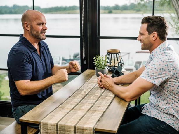 scott mcgillivray és bryan baeumler a felújítási üdülőhely leszámolásáról