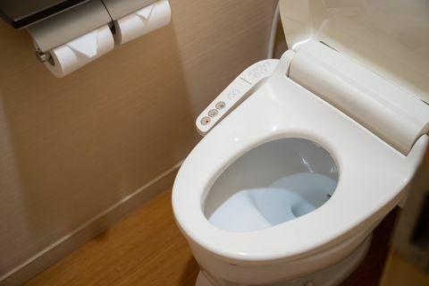 WC elektronikus üléses automatikus öblítéssel, japán stílusú WC-tál, csúcstechnikai szaniterek