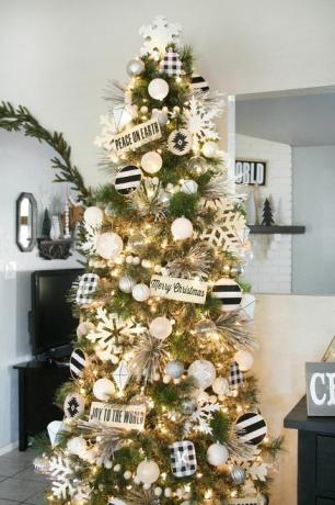karácsonyfa díszítő ötletek fekete-fehér