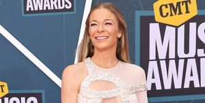 leann rimes a nagy melegítőnadrág leann rimes a country zenei díjak vörös szőnyegén