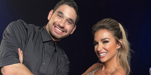 jessie james decker táncol a csillagok partnerével arany ruhában