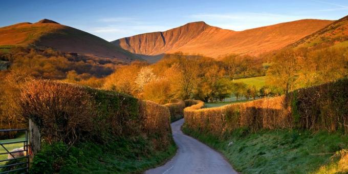 Black Mountain Pass – Brecon Beacons, Wales