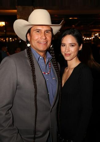 mo sokat hoz, és kelsey asbille részt vesz a paramount networks yellowstone 5. évadának premierjén hotel sofőrje 2022. november 13-án Fortworth-ben, texasban, fotó: richard rodriguezgetty images for mindennél fontosabb