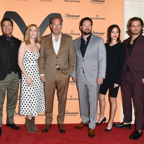 los angeles, kalifornia május 30 l r wes bentley, gil birmingham, kelly reilly, kevin costner, cole hauser, kelsey asbille és luke grimes részt vesz premier buli a paramount networks számára Yellowstone 2. évad a Lombardi House-ban 2019. május 30-án Los Angelesben, Kaliforniában, fotó: axellebauer grifffilm varázslat