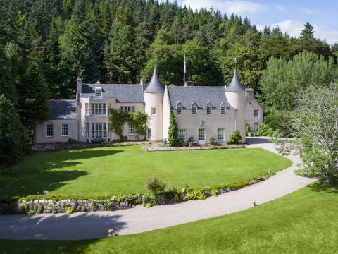 Vár a Skóciában található Cairngorns Nemzeti Parkban