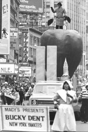 new york yankees bucky dent lovagol a nagy alma úszó tetején az 1978-as macys felvonuláson