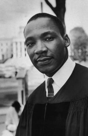 1953 körüli fejlövés Martin Luther King jr. 1929 1968 amerikai polgárjogi vezetőről és a dexter lelkészéről avenue baptist Church in Montgomery, Alabama, ruhát visel fotó: michael evansnew york idők csinos képek