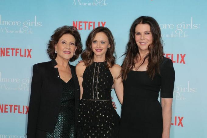 Kelly Bishop, Alexis Bledel és Lauren Graham fotó: chelsea laurenvarietypenske media a getty images segítségével