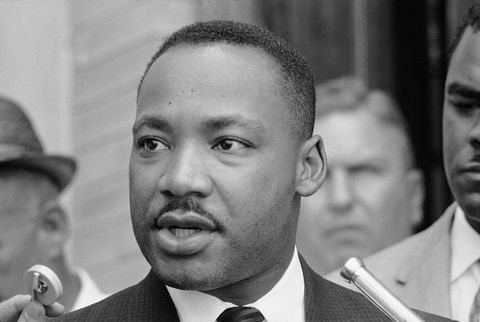 Az amerikai vallási és polgárjogi vezető tiszteletes, Martin Luther King jr 1929 1968 a börtönből való szabadulása után beszél a sajtónak, albany, grúzia, 1962. július, a királyt börtönbe zárták az albany mozgalom kampánya során a város szegregációjának megszüntetésére. Fotó: Donald uhrbrockgetty képeket