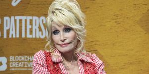 dolly parton megvitatja új könyvüket, a Rose, fuss egy James Pattersonnal közösen írt regényt a dollyverse-ben, amelyet a blokklánc kreatív laboratóriumai működtetnek. eluvio a 2022-es sxsw konferencián és fesztiválon az acl élőben a hangulatos színházban 2022. március 18-án Austinban, Texasban fotó: rick kernfilmmagic