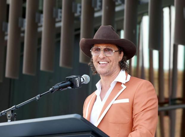 austin, texas április 19. texasi egyetem, matthew mcconaughey kulturális miniszter részt vesz a szalagavató ünnepségen texasi egyetem austins-i új többcélú aréna a Moody Centerben 2022. április 19-én Austinban, texasban fotó gary millergetty képek