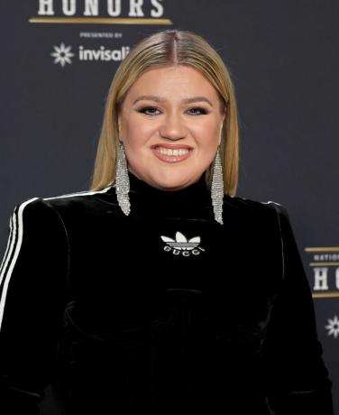 kelly clarkson nfl kitüntetéssel