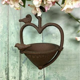 Vintage öntöttvas szív alakú madáretető