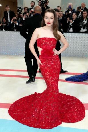 new york, new york május 1. kaitlyn dever részt vesz a 2023-as met gálán karl lagerfeld egy sor a szépség a Metropolitan Museum of Art-ban 2023. május 1-én New Yorkban, fotó: jeff kravitzfilmmagic