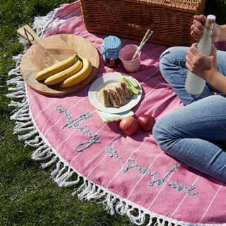 Kézzel hímzett piknik takaró